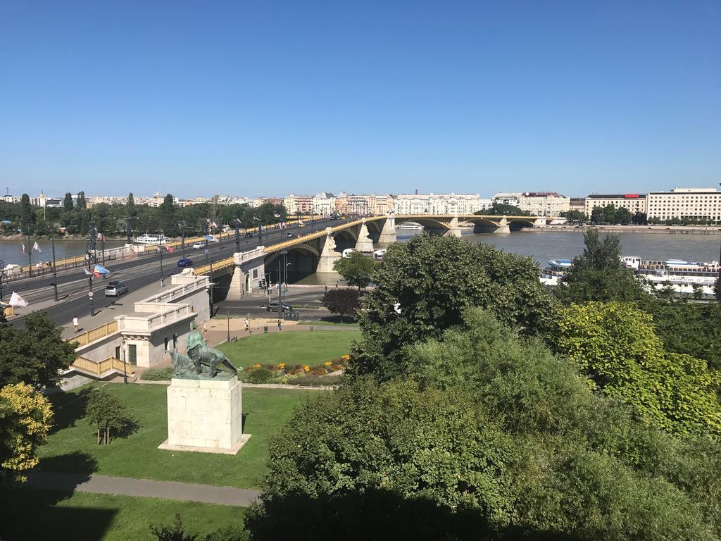 Over The Danube Budapeste Exterior foto